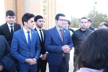 BDU tələbələri Dövlət Bayrağı Gününü qeyd ediblər