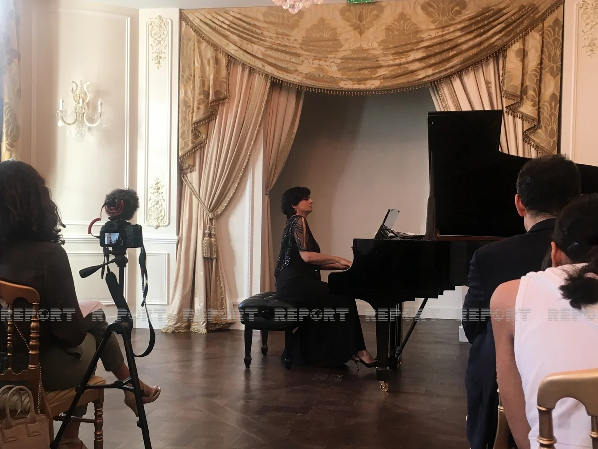 Fransada “Şuşa ili” və Fikrət Əmirovun yubileyi münasibətilə konsert keçirilib