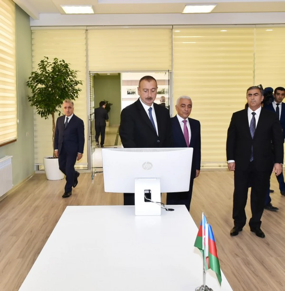 İlham Əliyev Salyanda “Qaraqaşlı” yarımstansiyasının açılışında iştirak edib