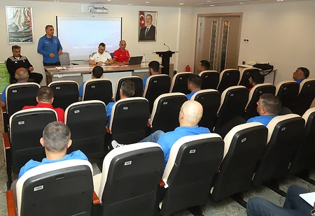 UEFA-nın D kateqoriyalı məşqçi kursları start götürüb