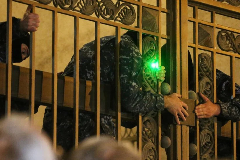 Tbilisidə xüsusi təyinatlılar parlament binasının ərazisini tərk edib