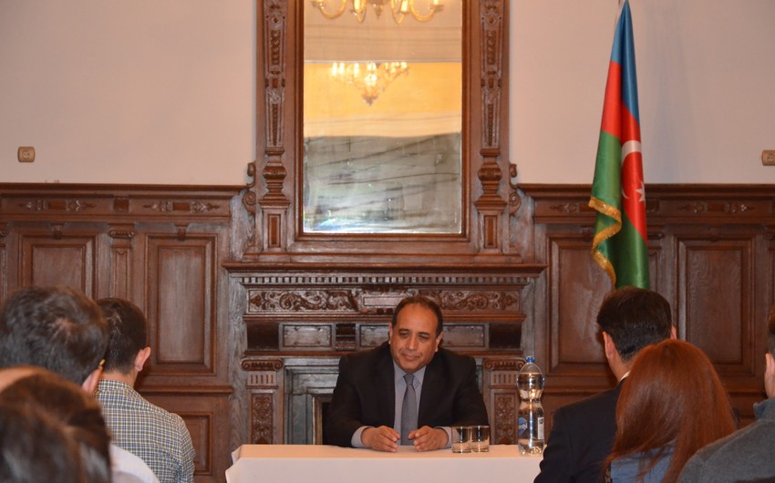 Vilayət Quliyev Macarıstanın ali məktəblərinə qəbul olunan azərbaycanlı tələbələrlə görüşüb