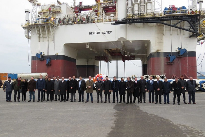 “Abşeron” yatağında qazma aparacaq qurğu dənizə yola salınıb