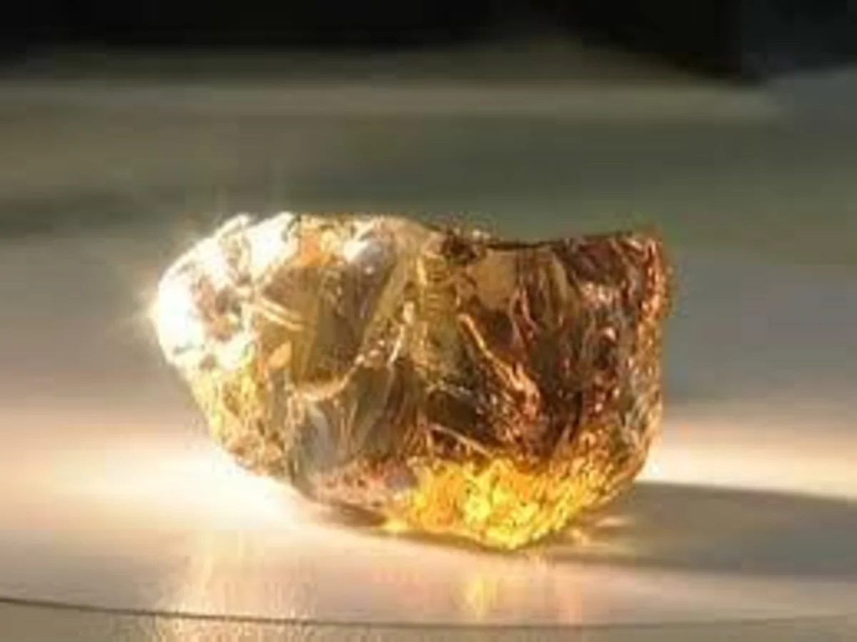 Kanadada nadir almaz tapılıb