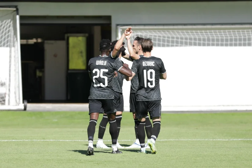 Qarabağ ilk yoxlama oyununda Rumıniya klubunu darmadağın edib