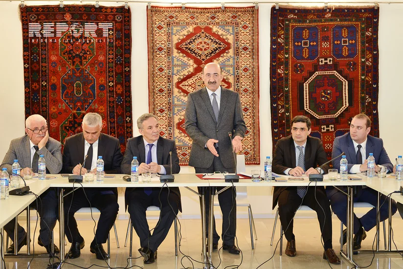 Nazir Əbülfəs Qarayev baş redaktorlarla müzakirələr aparıb