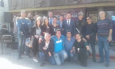 Gənc Tamaşaçılar Teatrının yaradıcı heyəti qastrol səfərindən qayıdıb