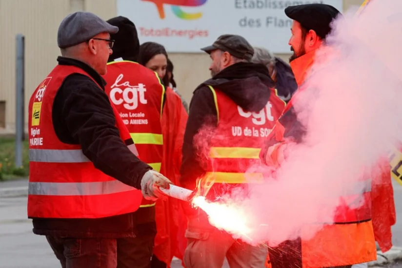 French union extends fuel depot strikes