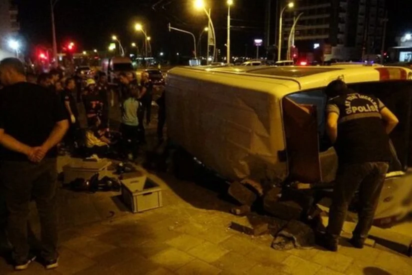 Türkiyədə ağır yol qəzası olub, 1 nəfər ölüb, 13 nəfər yaralanıb