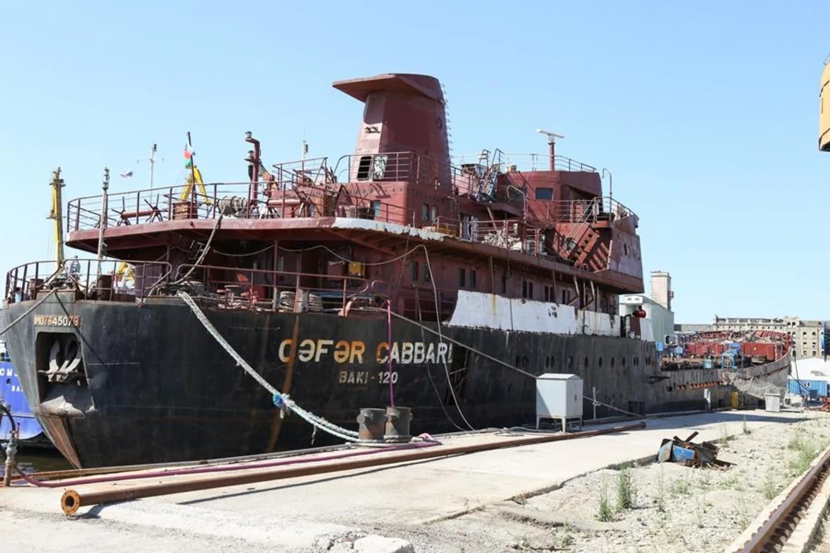 “Cəfər Cabbarlı” quru yük gəmisi əsaslı təmirdədir