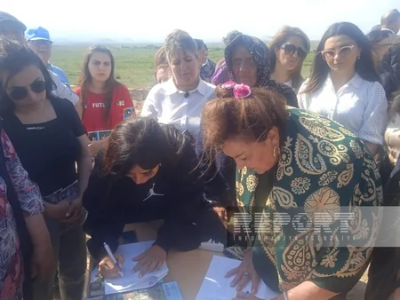 Azərbaycan qadınları dünya analarına müraciət edib