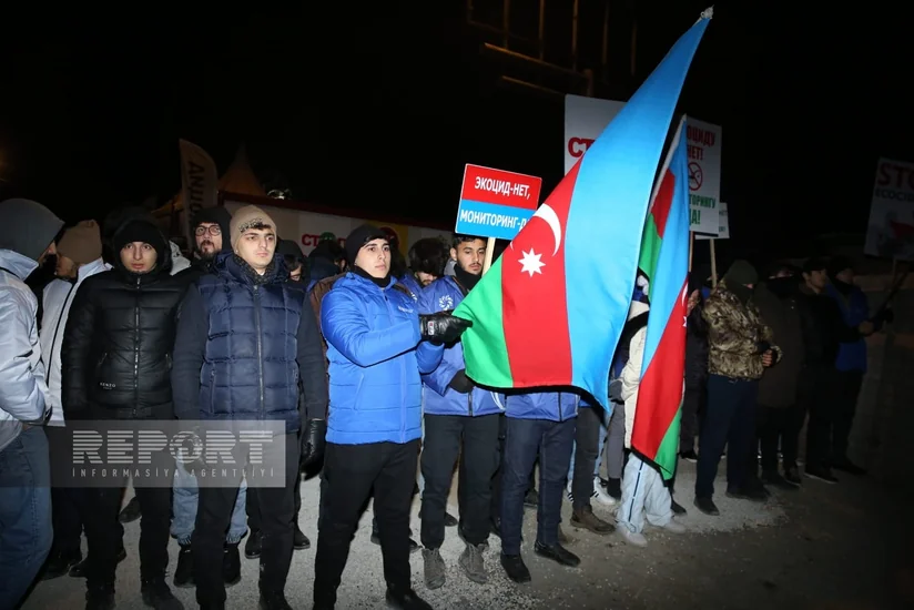 Акция протеста на дороге Ханкенди-Лачын продолжается и в вечерние часы