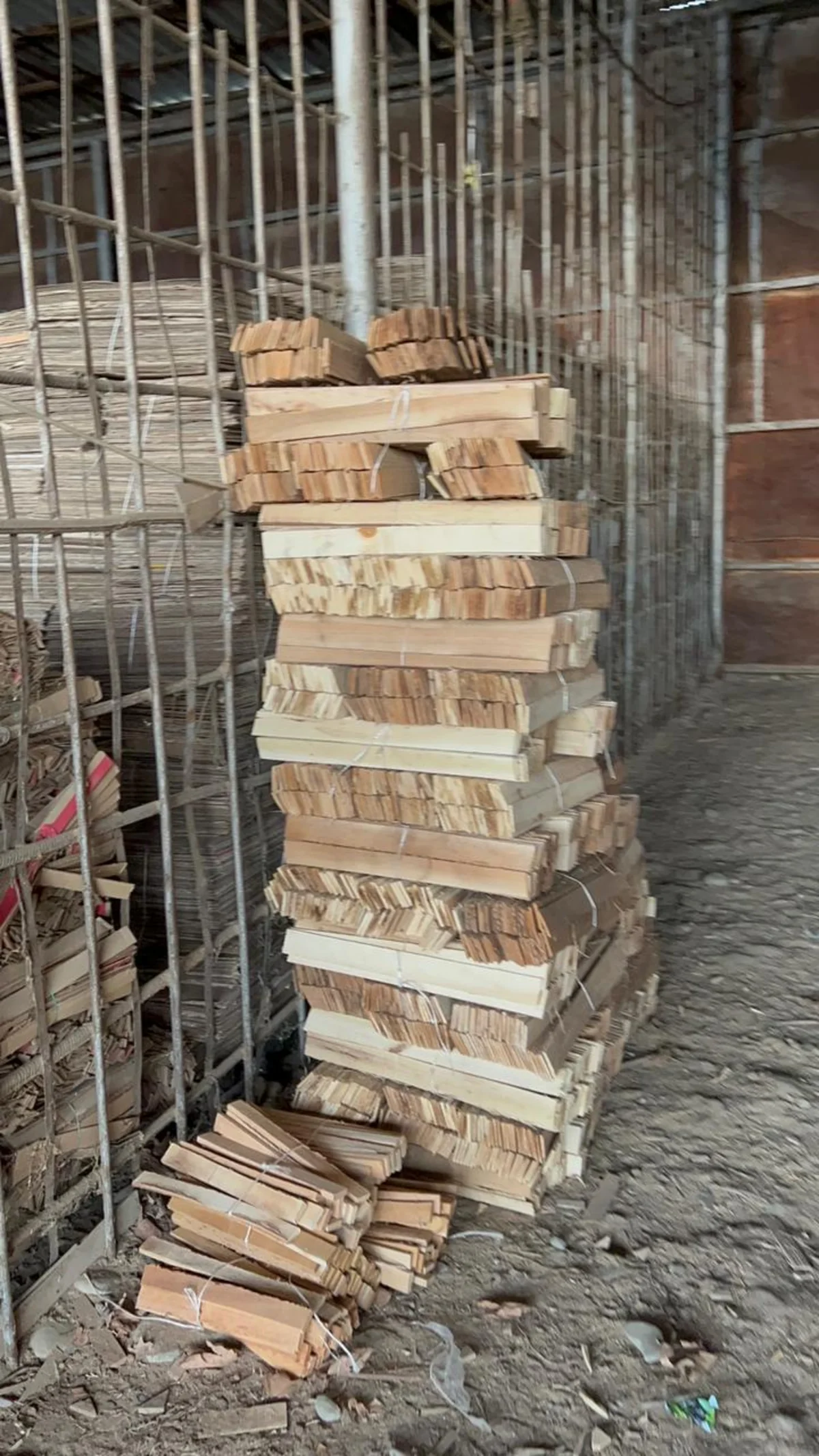 Şəmkirdə sexdə mənbəyi məlum olmayan içlik ağac materialları aşkarlanıb