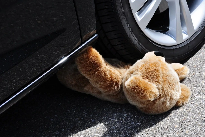 Bakıda avtomobil 5 yaşlı uşağı vurub