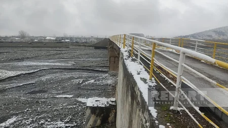 Şəkidə kəndləri birləşdirən körpü dağılır