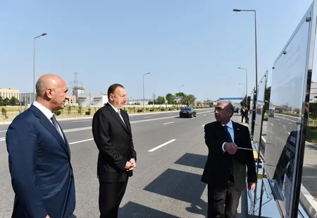 Prezident İlham Əliyev Nizami rayonundakı Mikayıl Əliyev küçəsində aparılan yenidənqurma işləri ilə tanış olub