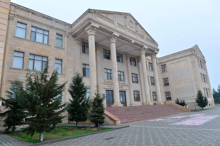 Ceyhun Bayramov məktəb direktoruna tapşırıq verdi