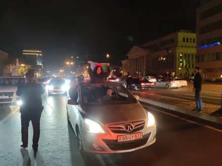 В Баку празднуют победу Азербайджана над Арменией