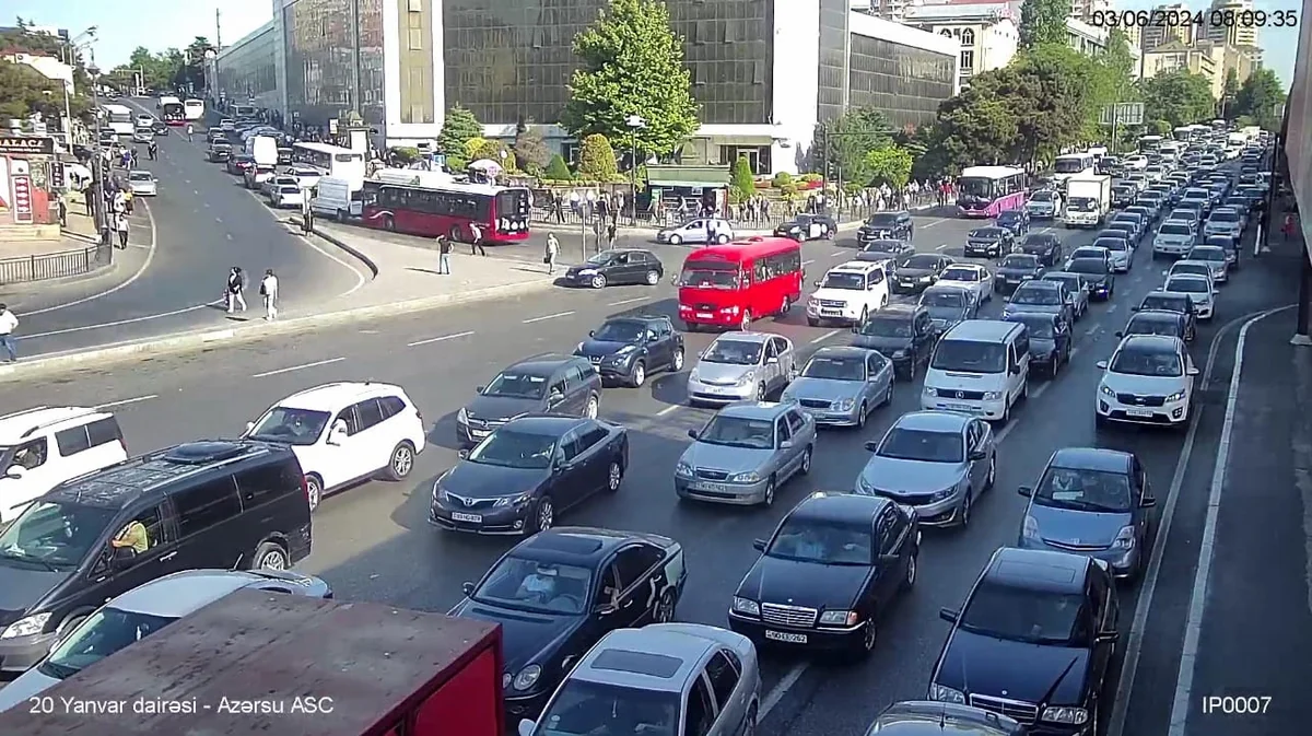 Bakının bir sıra yollarında tıxac müşahidə olunur
