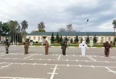 Azərbaycanda səfərdə olan Tacikistanın müdafiə naziri hərbi hissəni ziyarət edib