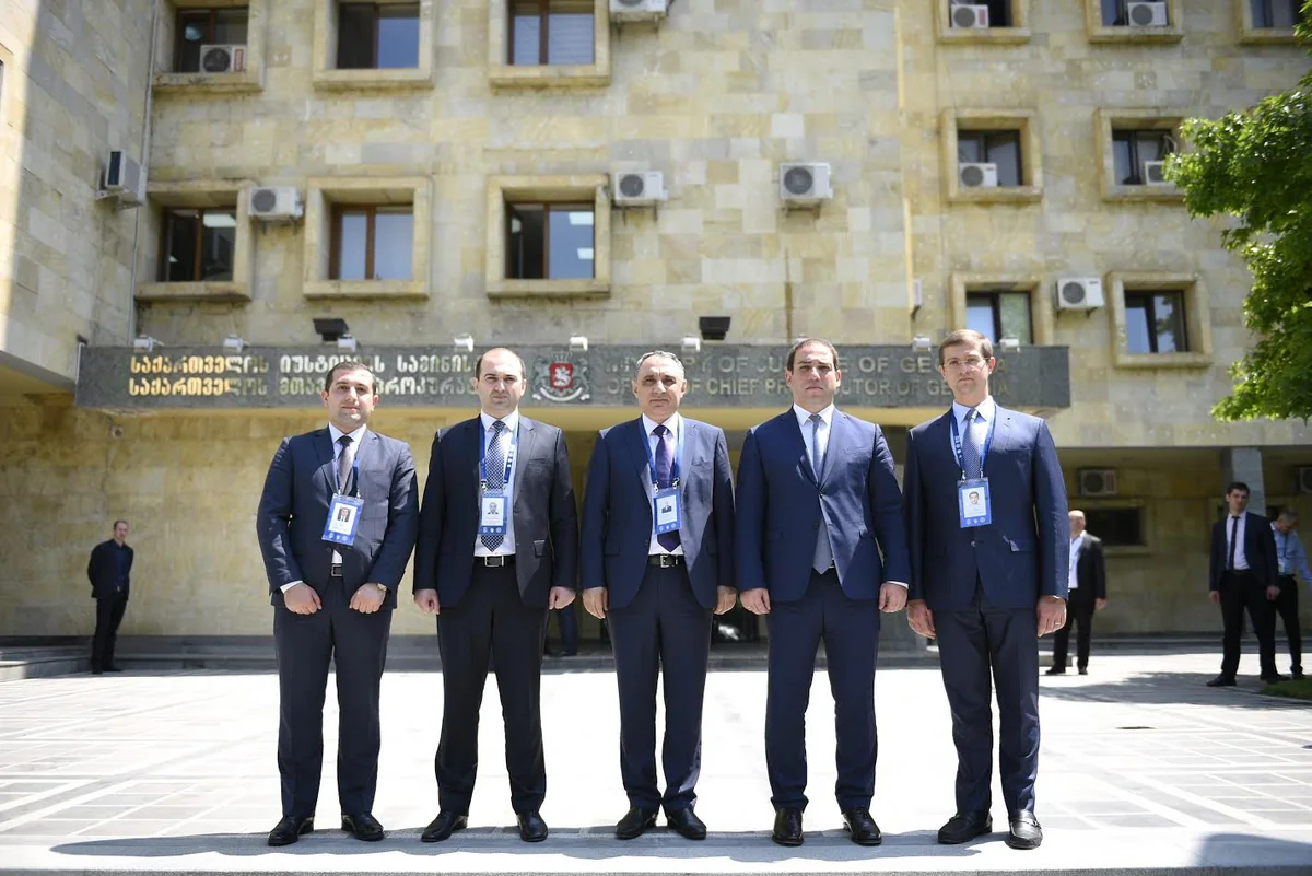 Kamran Əliyev Gürcüstanın baş prokuroru ilə görüşüb