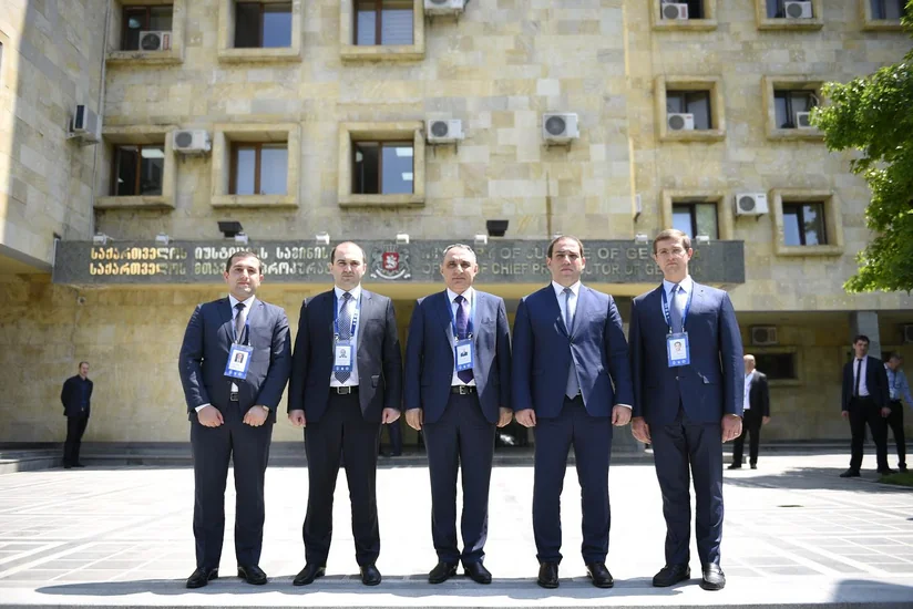 Kamran Əliyev Gürcüstanın baş prokuroru ilə görüşüb