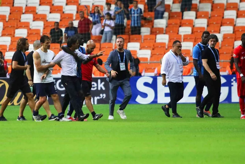 Türkiyə Super Liqasının oyunundan sonra Balotelli ilə bağlı qalmaqal baş verib