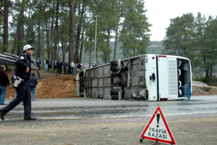 Türkiyədə avtobus aşıb, 10 nəfər xəsarət alıb