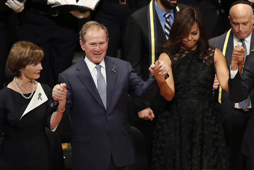 Bush danced on a funeral of policemen killed in Dallas - VIDEO