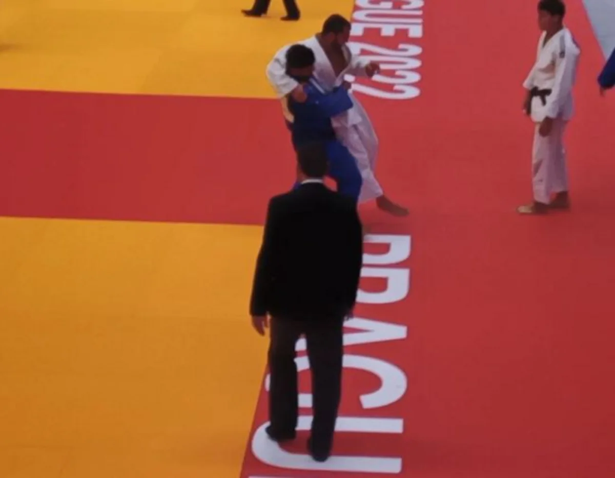 Azərbaycan cüdoçusu Avropa çempionatında zədəli rəqibini çiynində daşıyıb