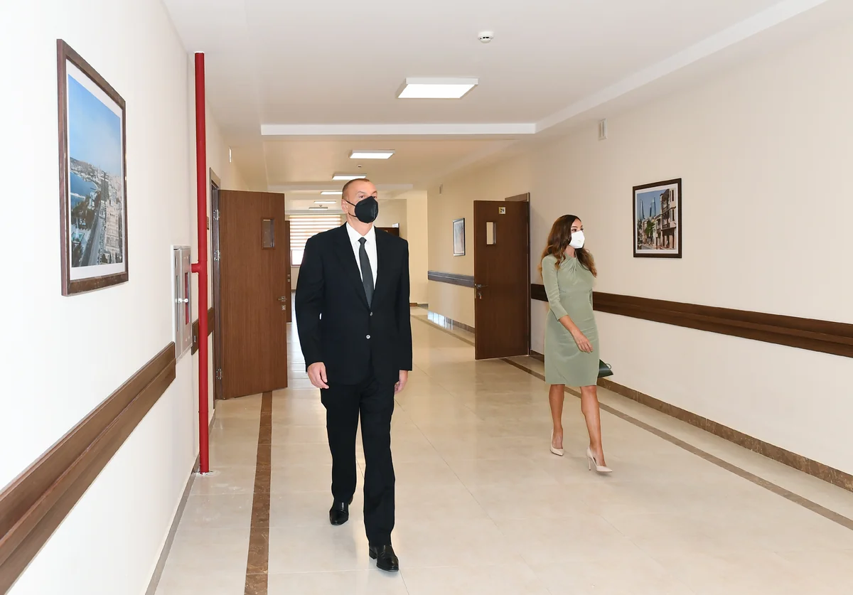 Prezident və birinci xanım məktəb binasının açılışında iştirak ediblər