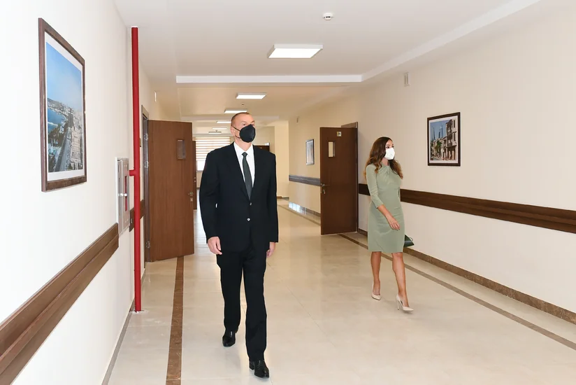 Prezident və birinci xanım məktəb binasının açılışında iştirak ediblər