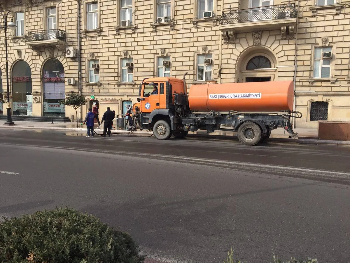 Приступили к промывке бакинских улиц моющими средствами