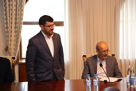 Allahşükür Paşazadə məscidlərə yeni təyin olunan din xadimləri ilə görüşüb