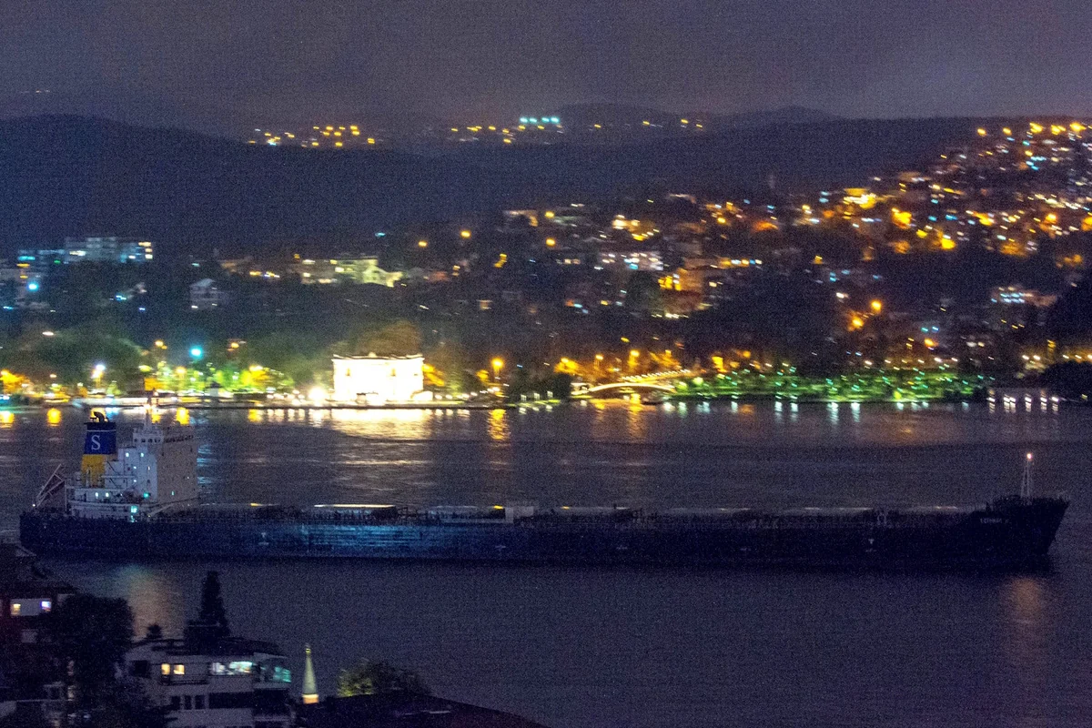 Navigation in Bosphorus restored after cargo ship breaks down
