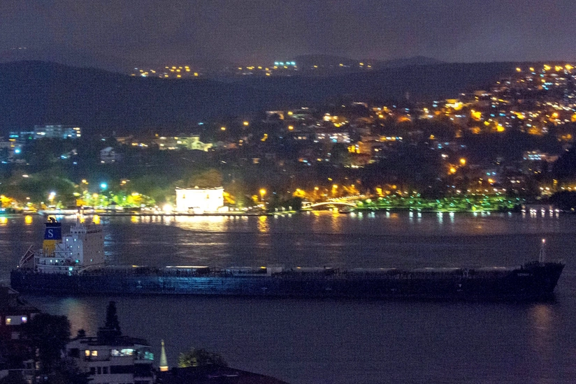 Navigation in Bosphorus restored after cargo ship breaks down