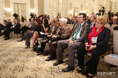 IV Qlobal Bakı Forumu öz işini panel iclaslarla davam etdirir