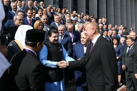 Prezident İlham Əliyev Azərbaycan parlamentinin 100 illiyi münasibətilə keçirilən təntənəli iclasda iştirak edib