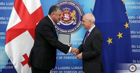 Gürcüstan XİN başçısına “Azərbaycanın diplomatik xidmət orqanları-100” yubiley medalı təqdim olunub