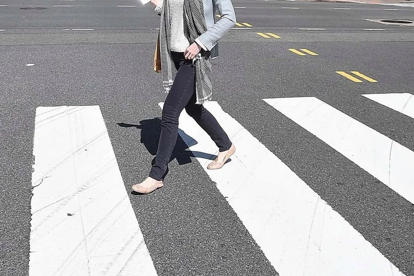 Yolu keçən xanım piyadanı avtomobil vurdu