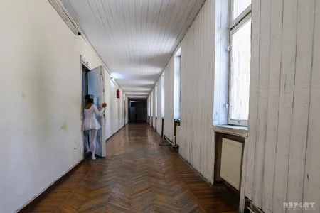 Musiqi səsləri, dəhlizdə gəzişən kiçik balerinalar - REPORTAJ