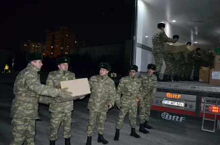 Azərbaycan hərbçiləri Türkiyəyə yardım göndərib