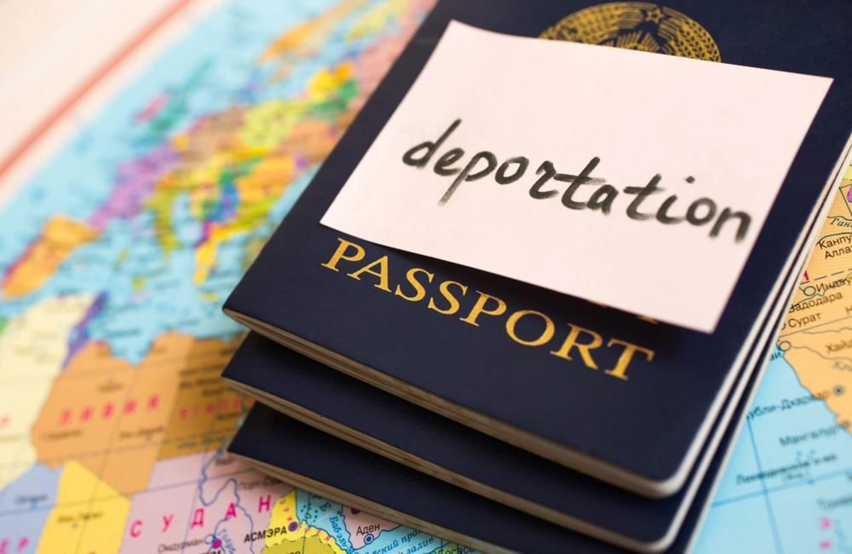 Eight Azerbaijani citizens deported from Poland