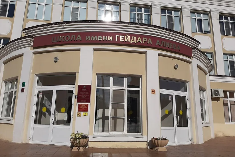 Həştərxandakı Heydər Əliyev adına 11 saylı orta məktəbin müəllimləri təltif edilib