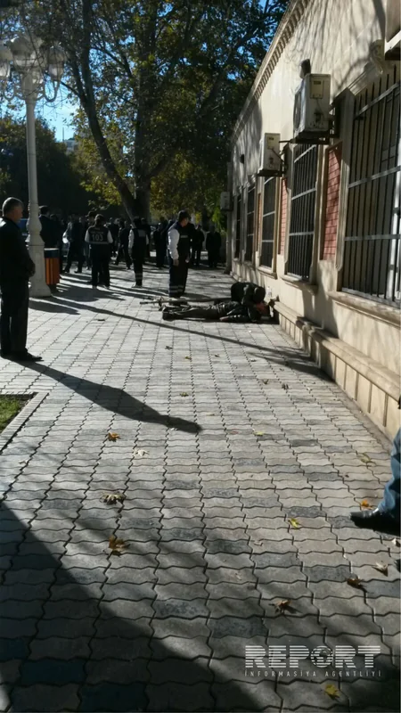 Boşandığı ailəsinə aliment verməsi üçün məhkəməyə çağrılan şəxs orada ölüb - FOTO