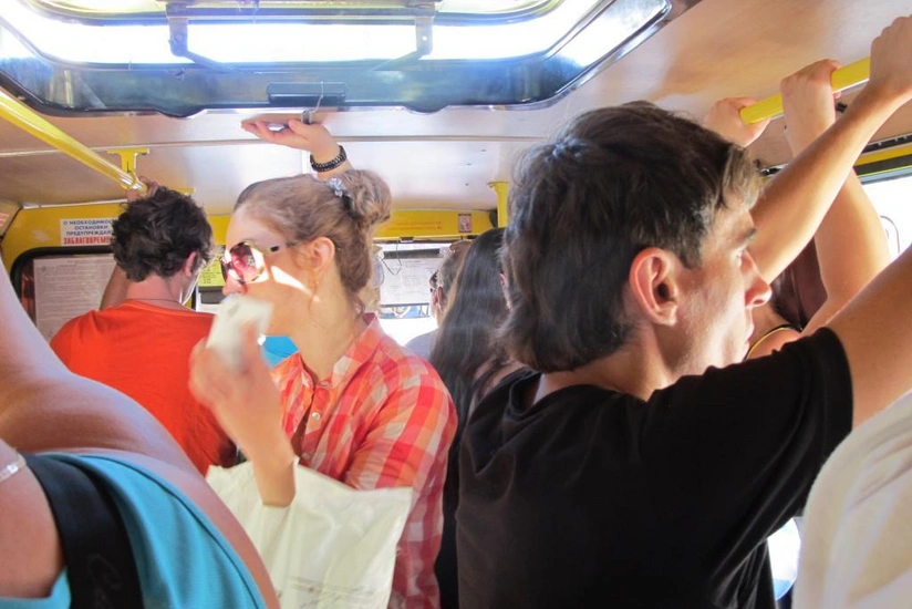 Qaradağda qadın sərnişin avtobusda yıxılaraq xəsarət alıb