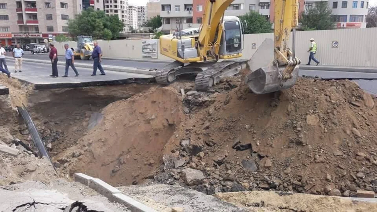 Bakıda yolun çökməsinin səbəbi qazıntı işlərindən sonra bəlli olacaq - VİDEO