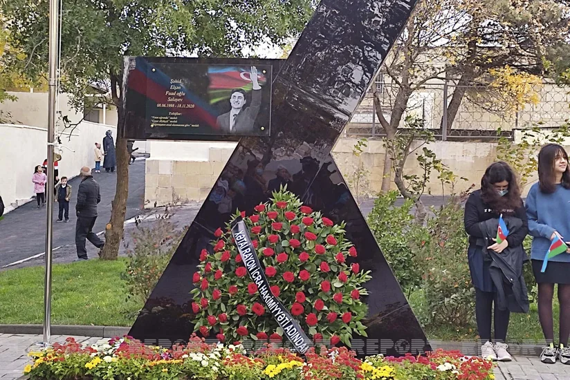 Bakıda şəhidin adına parkın və xatirə lövhəsinin açılışı olub