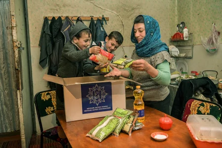 Heydər Əliyev Fondu aztəminatlı ailələrə ənənəvi Novruz sovqatları paylayır