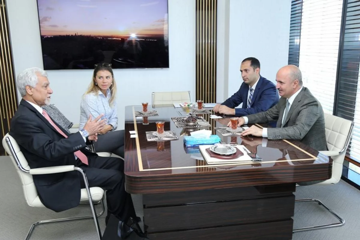 Azərbaycan Xəzər Dəniz Gəmiçiliyinin sədri Hindistanın “Marine Container Services” şirkətinin direktoru ilə görüşüb